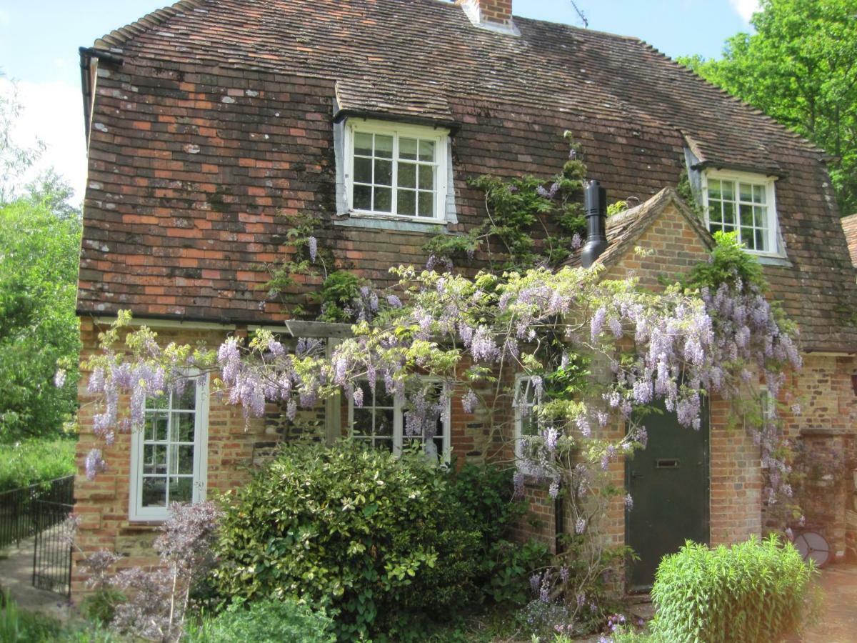 Tilford Mill Cottage ฟาร์แนม ภายนอก รูปภาพ
